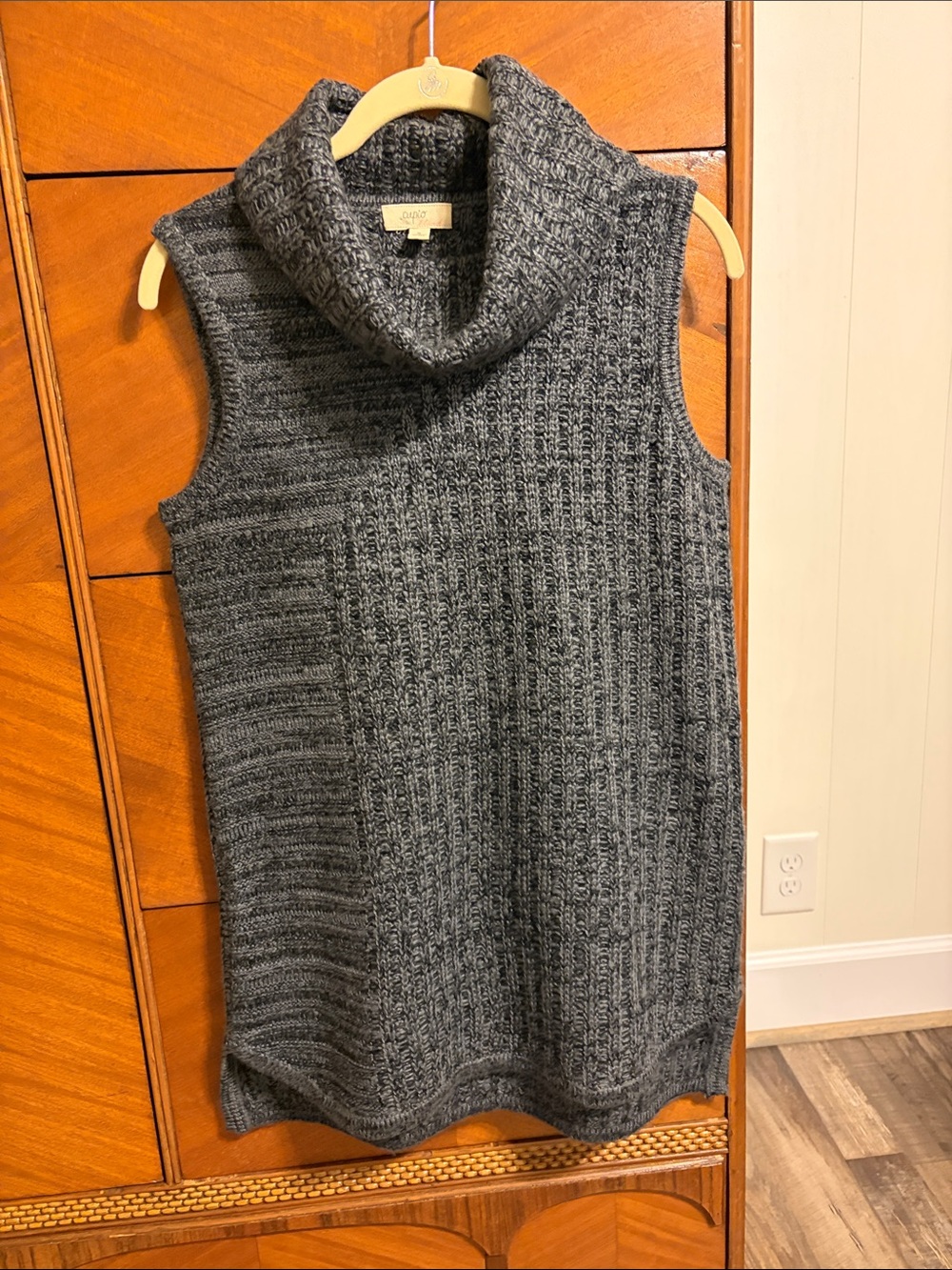 Cupio Black/Grey Marled Cowl Neck Sleeveless Sweater. Size S